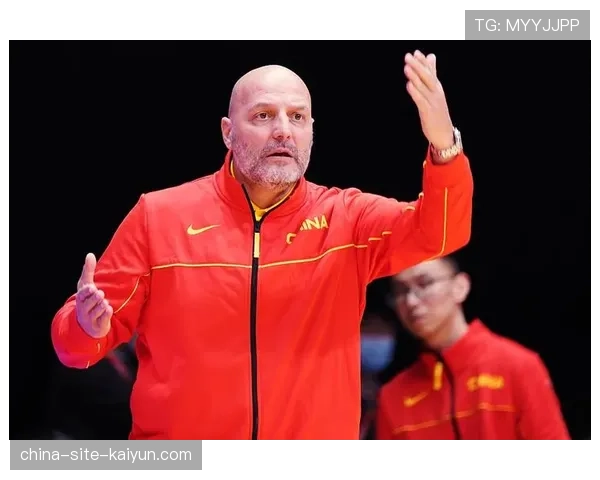 CBA裁判委员会内部会议强调：将统一对移动掩护和手部犯规的吹罚尺度